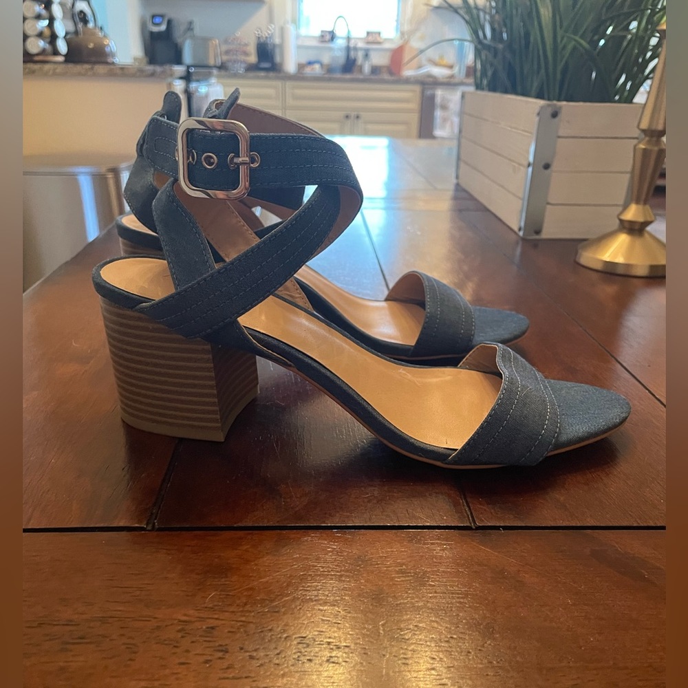 Adorable faux denim heels